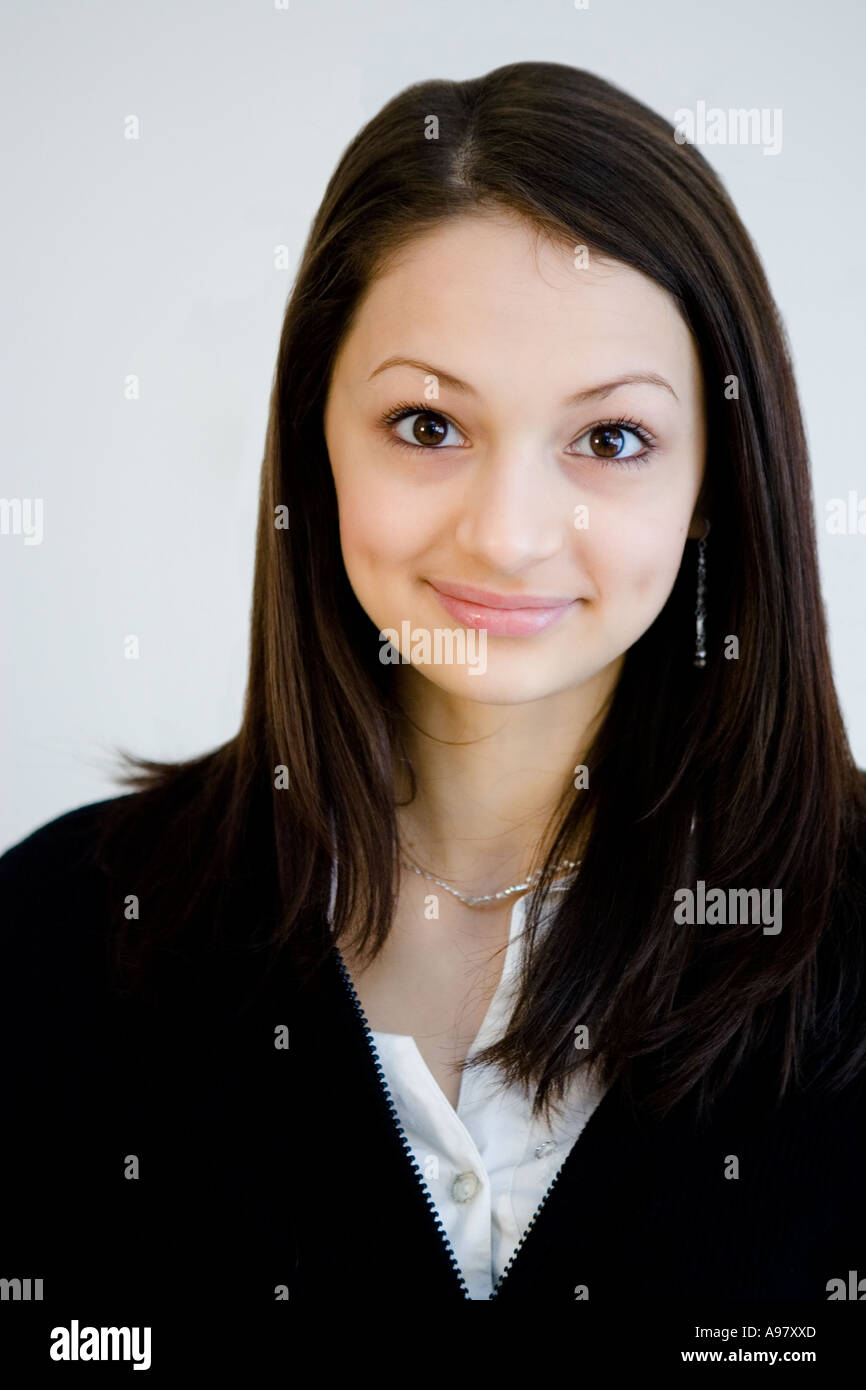junge hübsche Mädchen mit Grübchen Lächeln Stockfoto