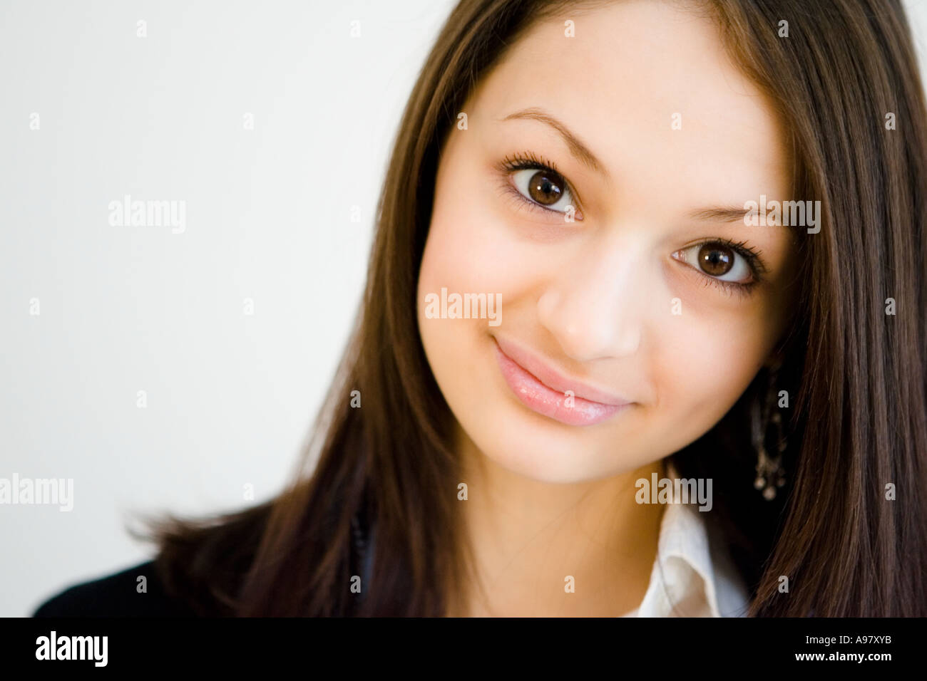 Gesicht eines hübschen Mädchens mit Grübchen Lächeln Stockfoto