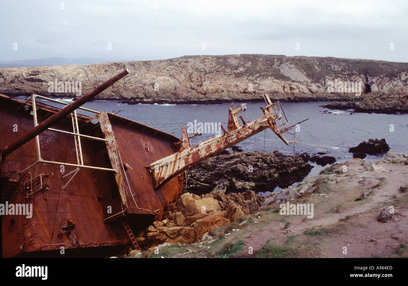 Schiffbruch an der Küste in der Nähe von La Coruna in Nordspanien dieser Küste nennt sich Costa de morte Stockfoto