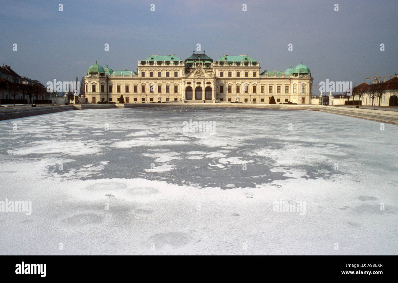 Oberen Schloss Belvedere und gefrorenen Pool, Wien, Österreich Stockfoto