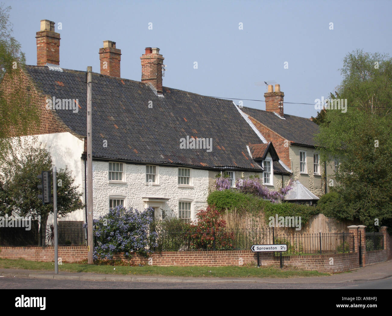 Reihe von antiken holländischen Stil, East Anglia Cottages, Nr Norwich, Norfolk, England, UK, Großbritannien Stockfoto