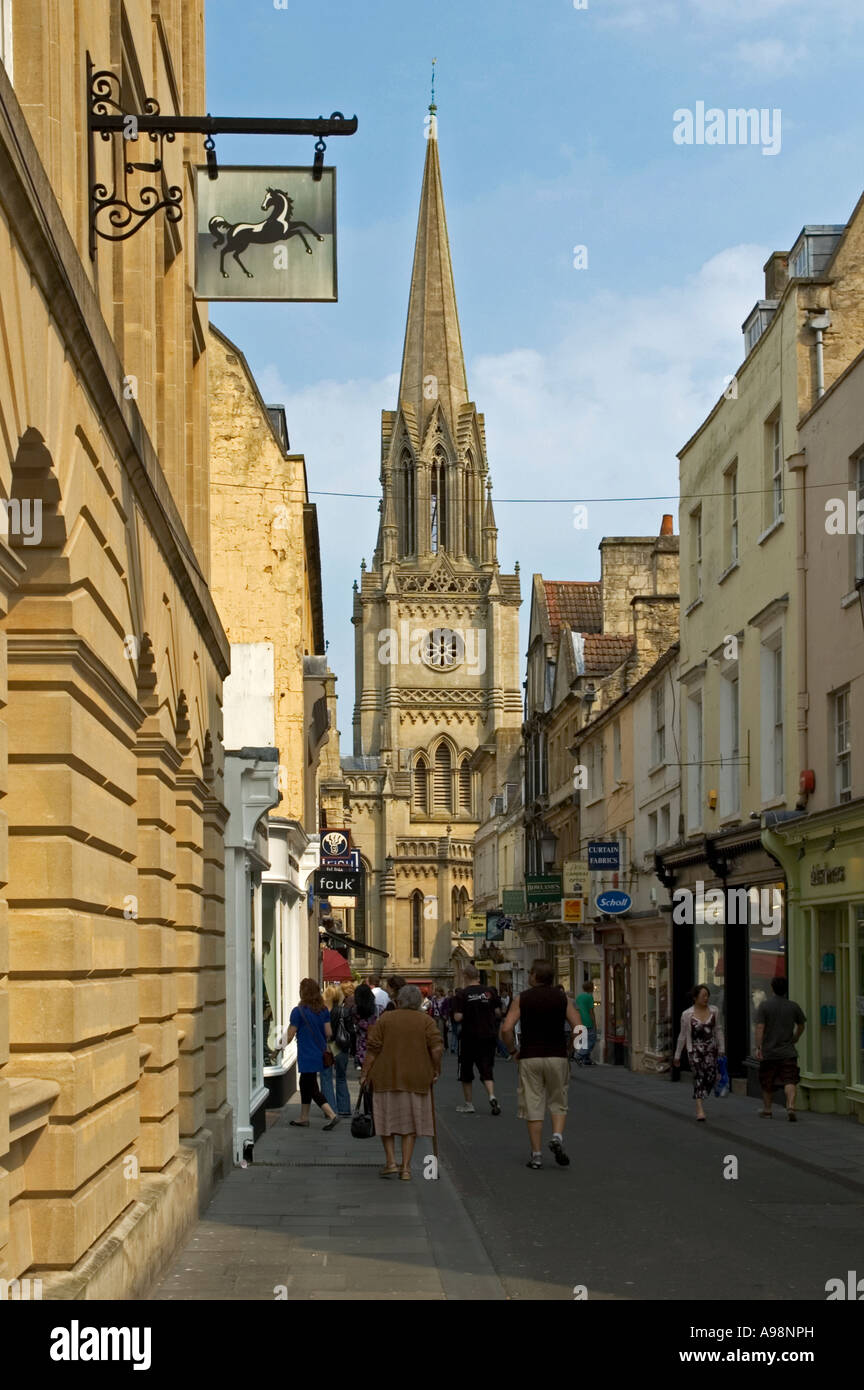 eine typische schmale Straße in Bath, england Stockfoto