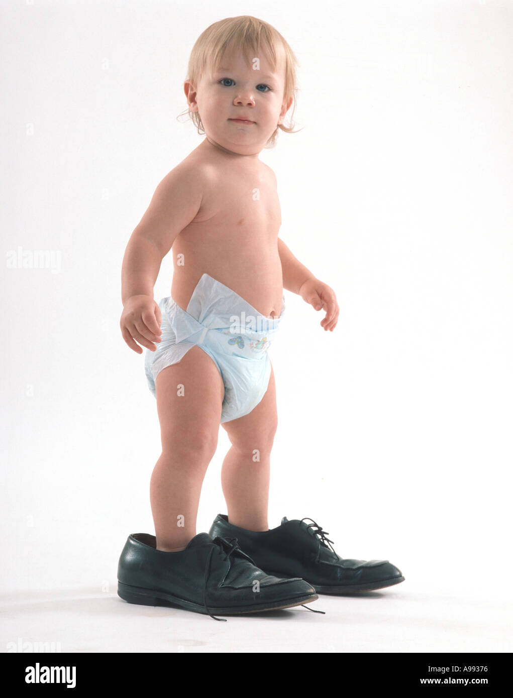 Baby junge Vater s Schuhe Stockfoto
