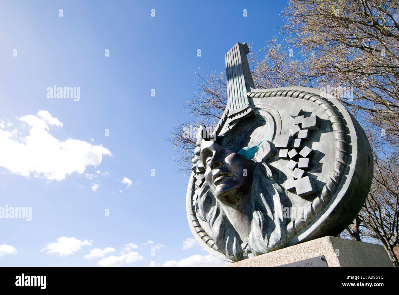 Skulptur in Erinnerung an berühmte portugiesische Fado-Sängerin Amalia Rodrigues Lissabon Portugal Stockfoto