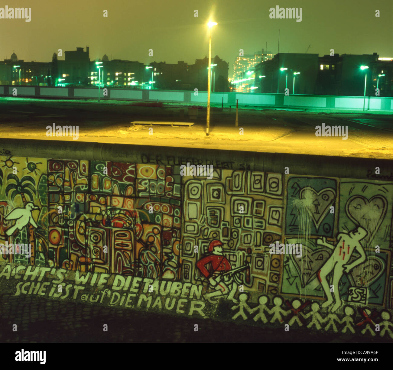 Deutschland Berlin die Mauer in der Nacht Stockfoto