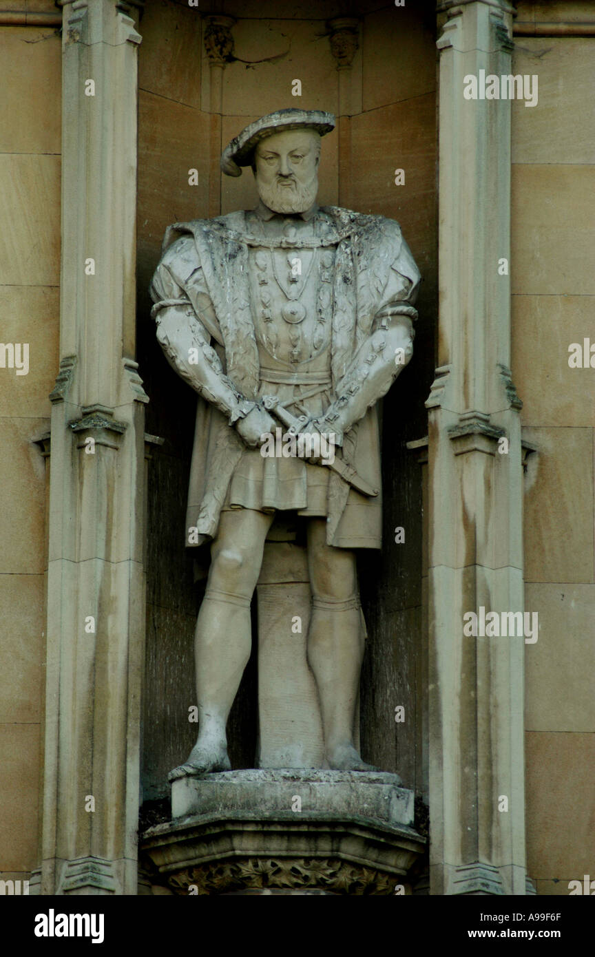 Cambridge, England. Statue von König Henry V111, die die Vollendung des Kings College finanziert. Stockfoto