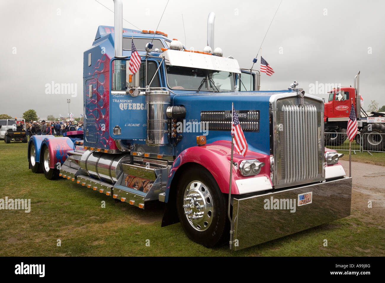 Die Quebec Transport Kenworth Zugmaschine zeigt am TruckFest, Peterborough, UK. Stockfoto