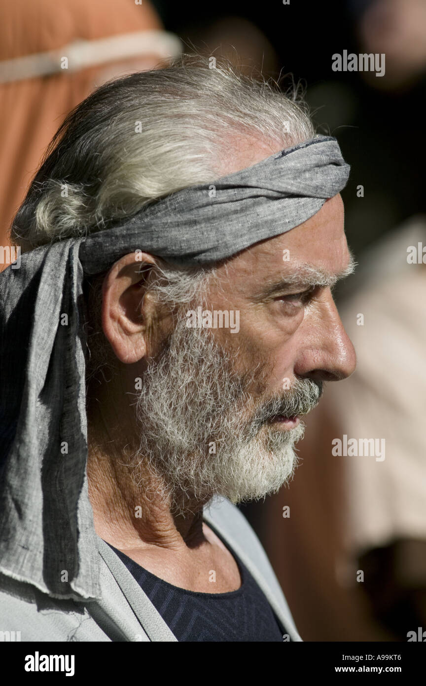 Ein männlicher Darsteller in historischen Kostümen während der Karwoche Passionsspiel, Balmaseda, Nordspanien. Stockfoto