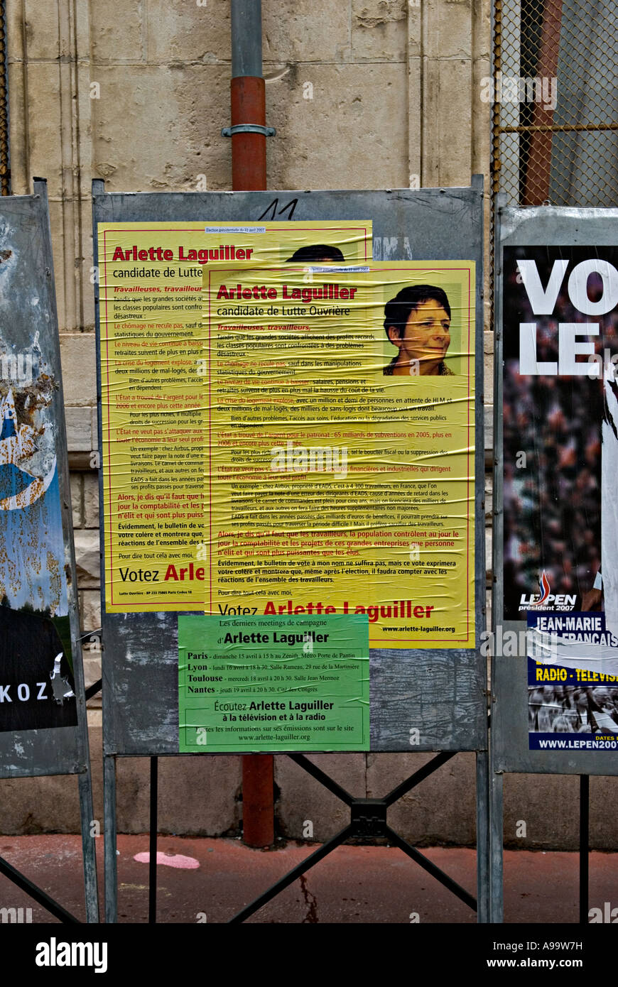 437 ein Wahlplakat der französischen Präsidentschaftskandidaten Arlette Laguiller während ihrer Kampagne zu Office 2007 Stockfoto