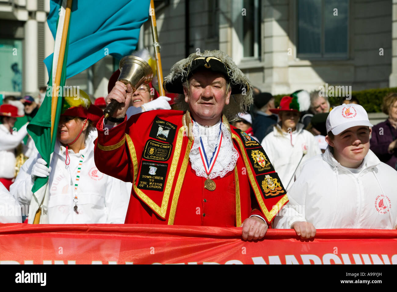 Londons Stadtausrufer Peter Moore bei den St. Patricks Day Feierlichkeiten in London Stockfoto