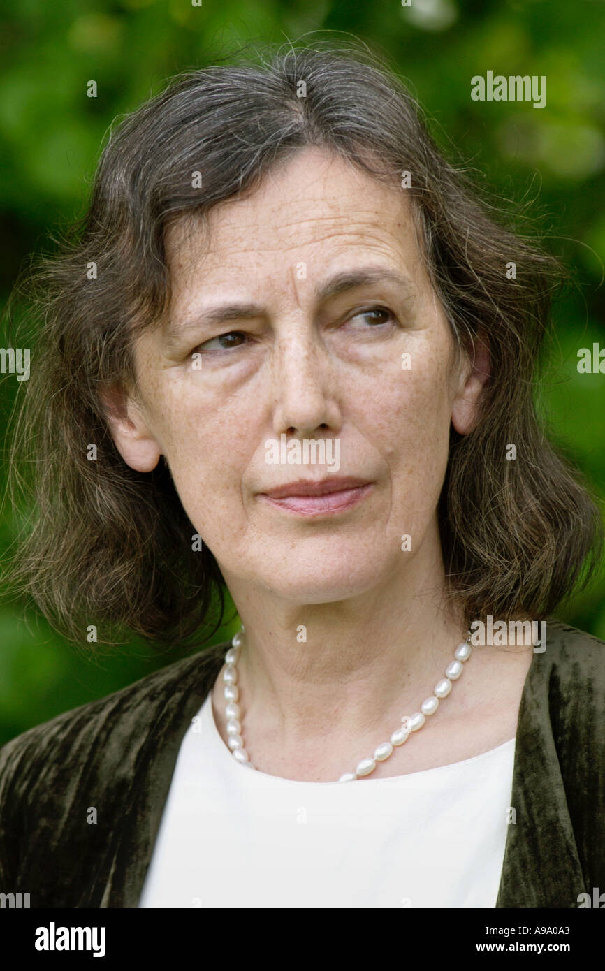 Claire Tomalin Whitbread Book of the Year-Gewinner im Bild bei Hay Festival 2003 Hay on Wye Powys Wales UK Stockfoto