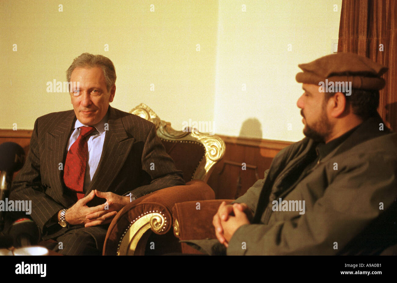 Kabul AFGHANISTAN türkische Außenminister Ismail Cem in Treffen mit General Fehim in Kabul Stockfoto