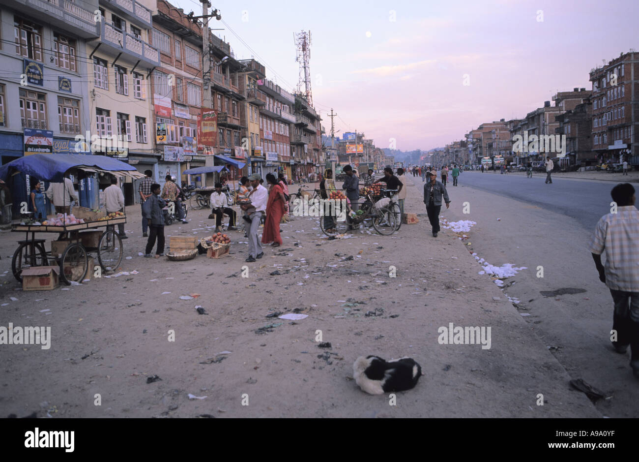 Straßenszene in Banepa Dorf im Tal von Kathmandu Nepal Stockfoto