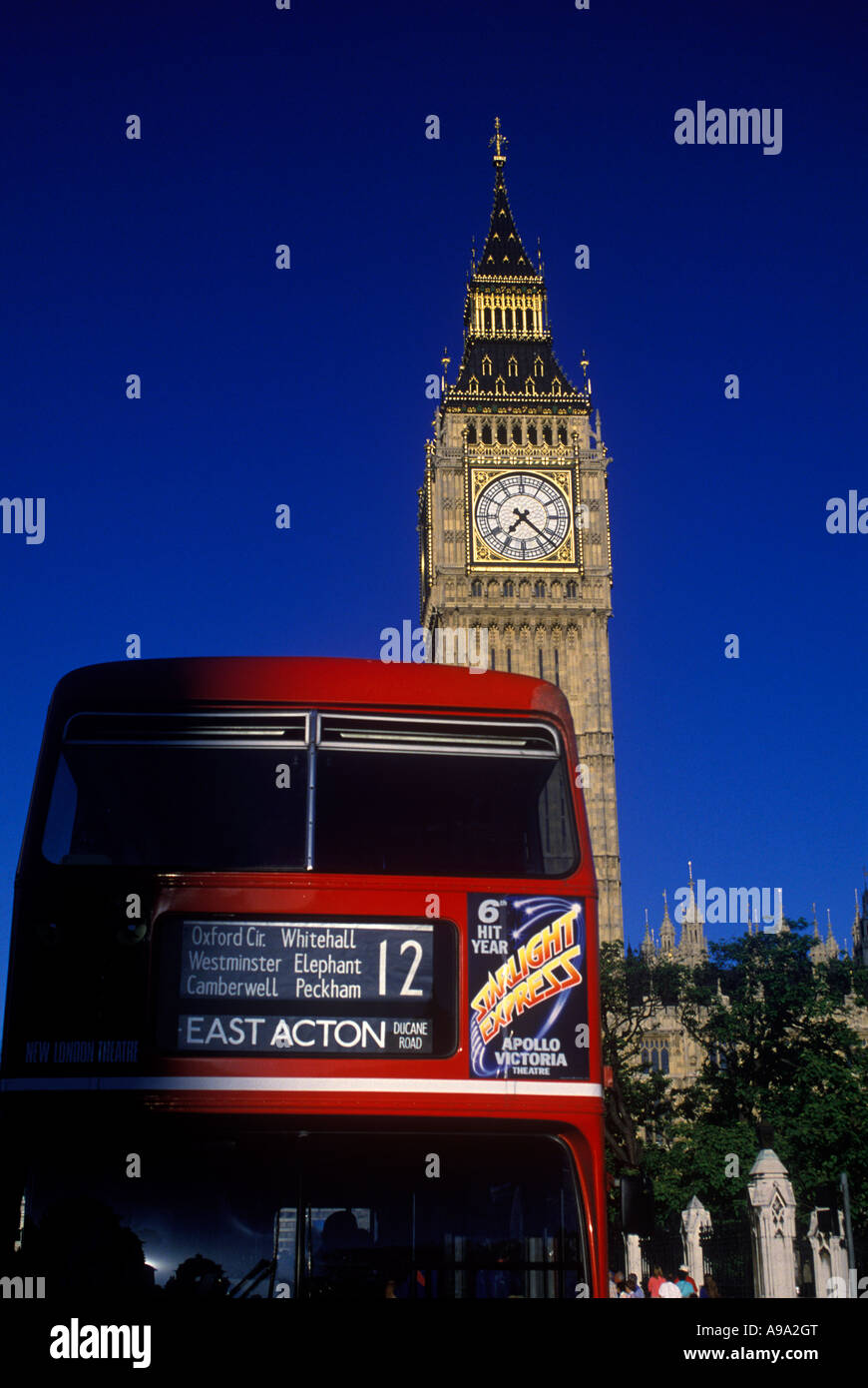 ROTEN DOPPELDECKER BUS PARLIAMENT SQUARE LONDON ENGLAND UK Stockfoto