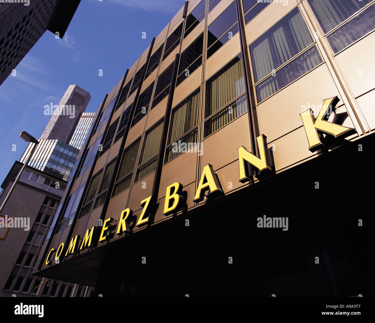 Dramatische Weitwinkel der Commerzbank Büros in Frankfurt Baden Württemberg Süddeutschland Stockfoto