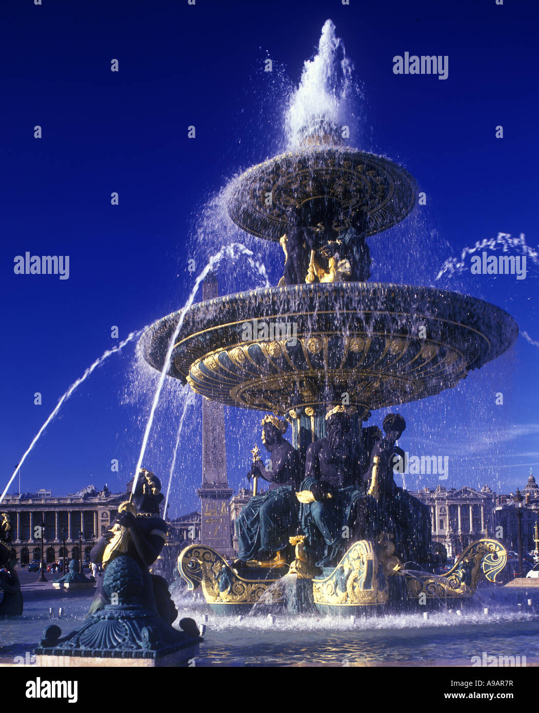 BRUNNEN DER MEERE (©JACQUES IGNACE HITTORFF 1848) PLACE DE LA CONCORDE PARIS FRANKREICH Stockfoto