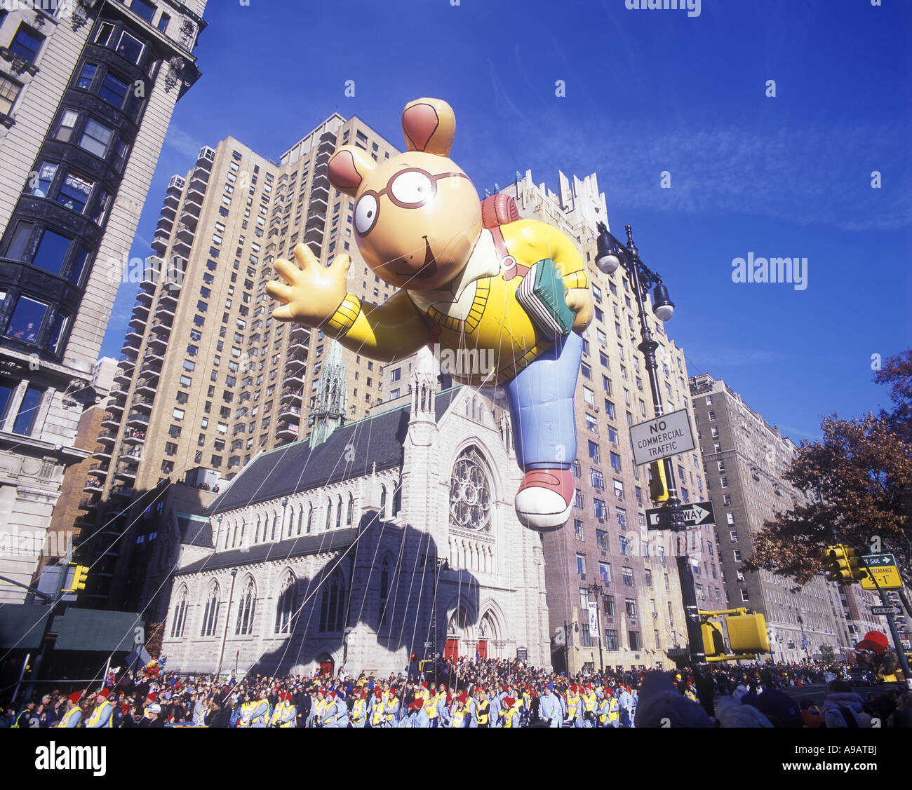 ARTHUR BALLON (© MARC BROWN 1997) MACY THANKSGIVING DAY PARADE MANHATTAN  NEW YORK CITY USA Stockfotografie - Alamy