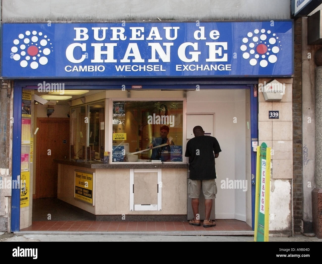 City of Westminster W1 Oxford Street London Ladenfront Bureau de Change Räumlichkeiten Stockfoto
