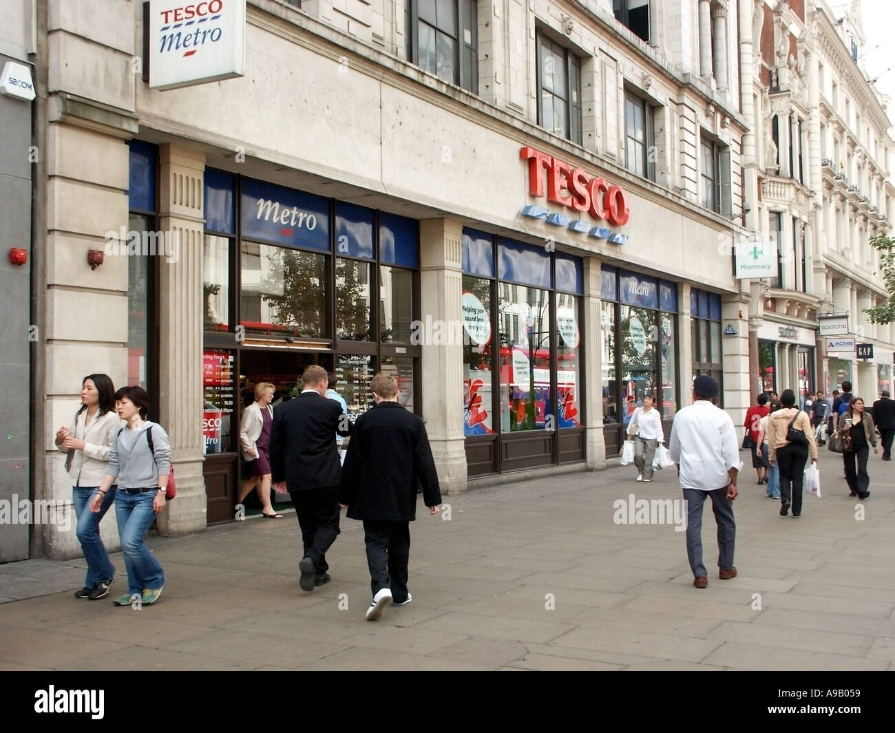Stadt von Westminster W1 Oxford Street West End London Ladenfront für Tesco Metro Shop Stockfoto