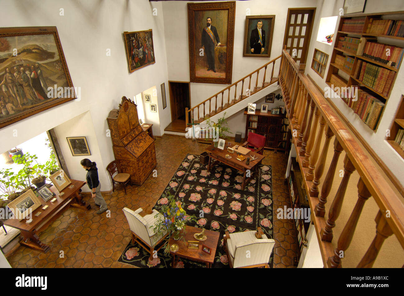 Ecuador Hacienda Zuleta in den Anden Gebirgskette Innenarchitektur der Hacienda mit historischen Dekor Stockfoto