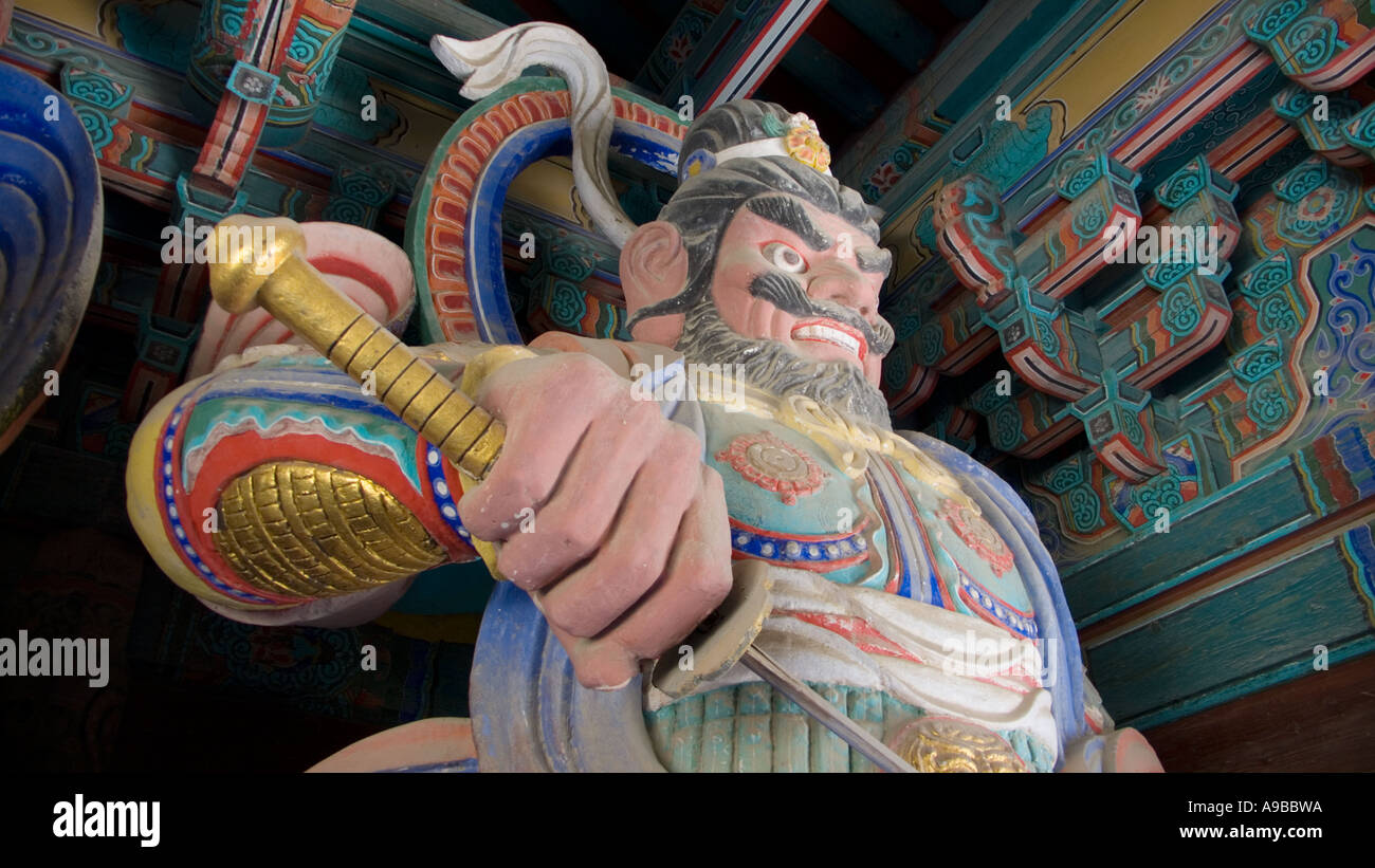 Tempelwächter am Tor zum Haeinsa-Tempel in Südkorea. Stockfoto