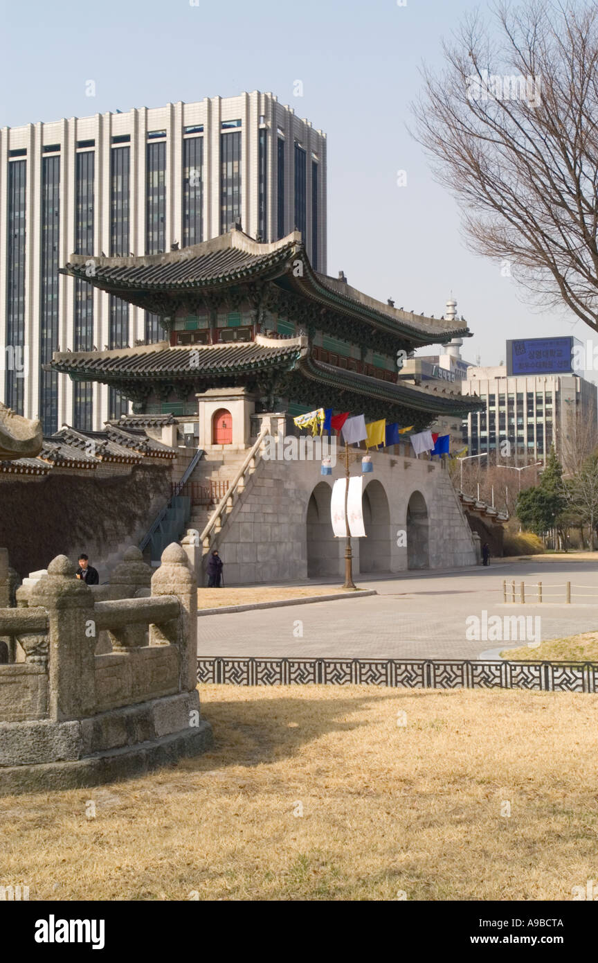 Kwanghwa-Mun, das Haupttor im Gyeongbok Palast in Seoul, Südkorea. Stockfoto
