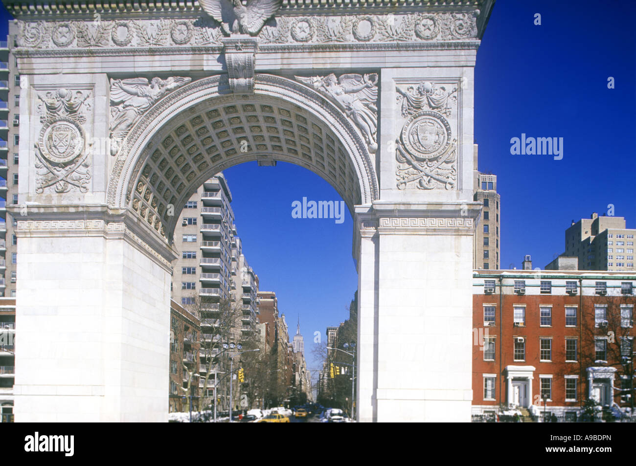 SOUTH FACE WASHINGTON SQUARE ARCH (© STANFORD WHITE 1895) WASHINGTON SQUARE PARK GREENWICH VILLAGE MANHATTAN NEW YORK CITY USA Stockfoto