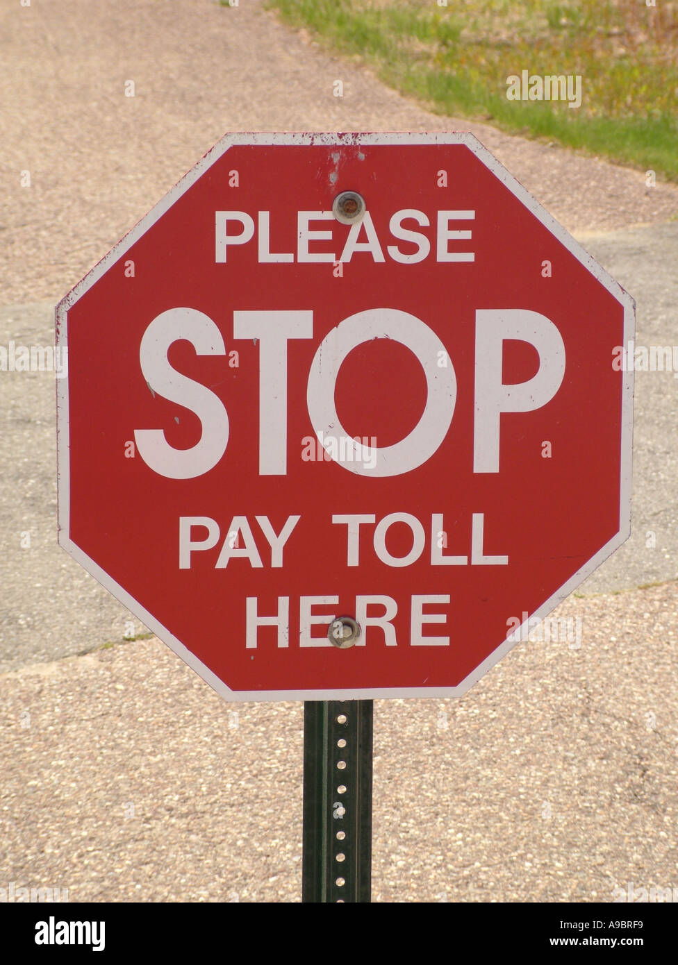 AJD42767, Straßenschild, Stoppschild, Bitte stoppen und hier Maut bezahlen Stockfoto