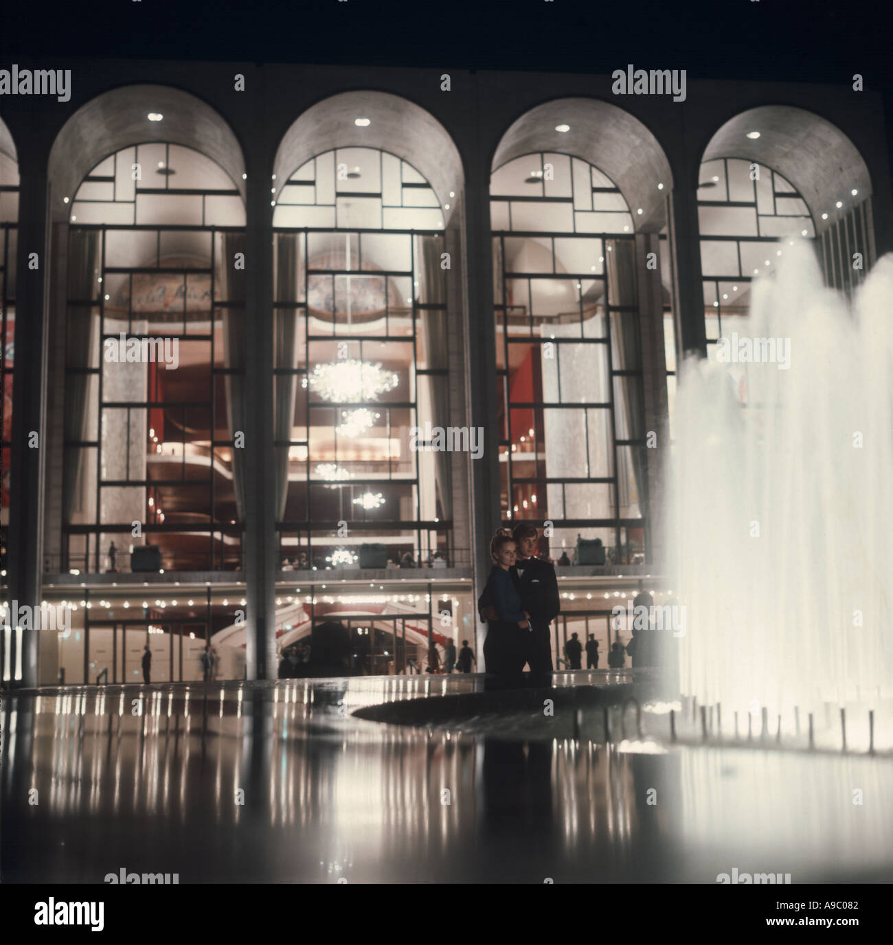 Lincoln Center in New York City USA in der Nacht Stockfoto