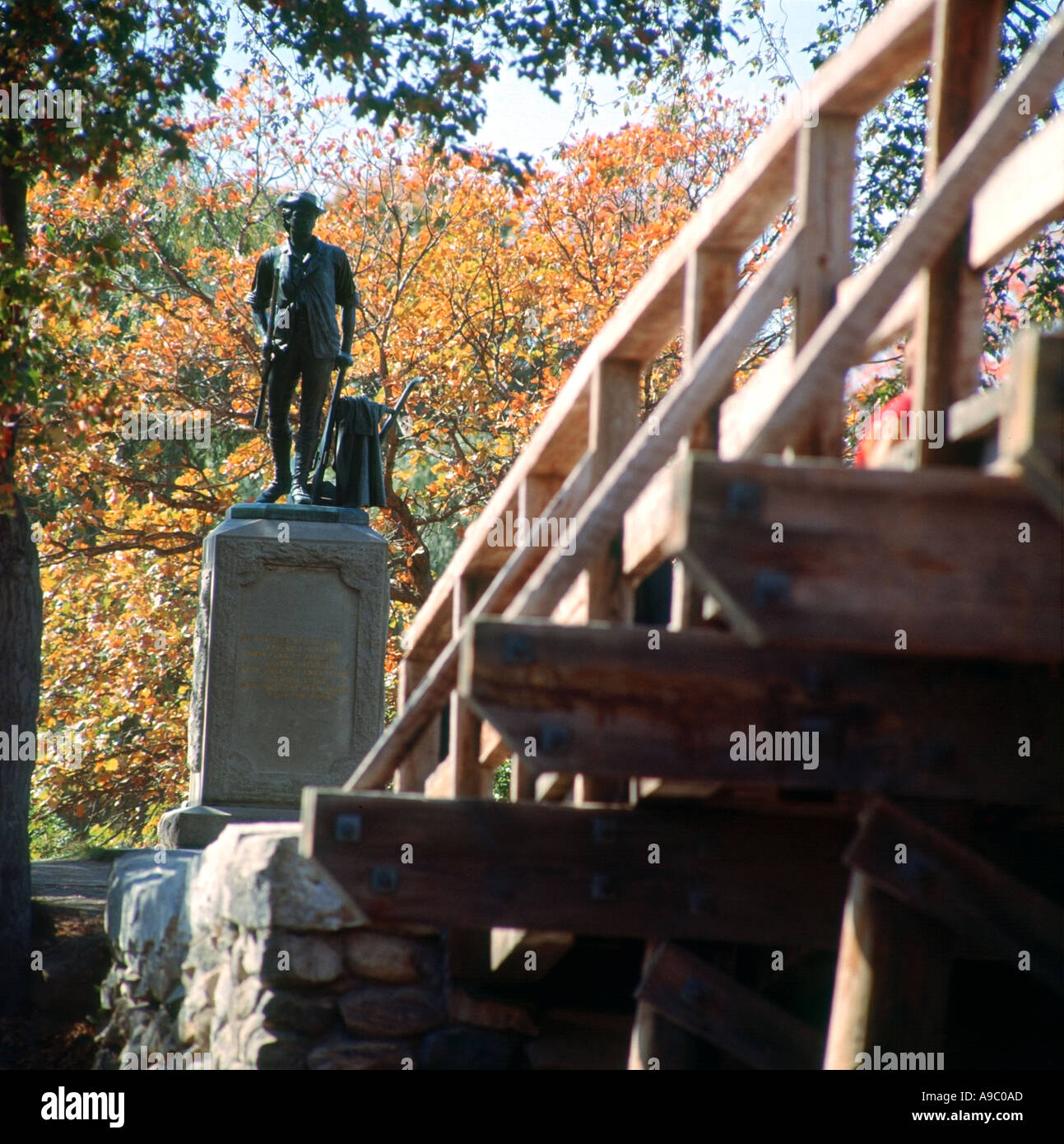 Minute Man Statue und Holzbrücke bei Concord Massachusetts, USA Stockfoto