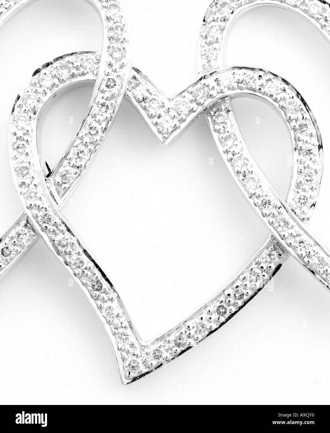 weißes Gold und Diamant-Halskette mit drei ineinander verschlungene Herzen Stockfoto