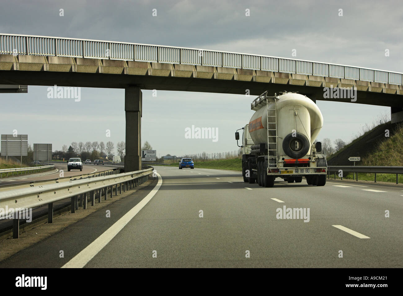 Auf einer französischen Autobahn Autobahn fahren Stockfoto