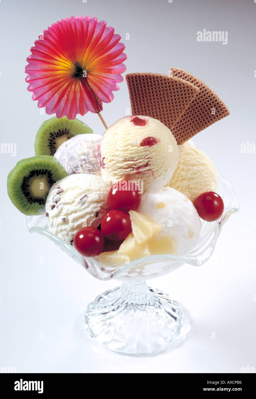 Gemischtes Eis mit Früchten Stockfoto