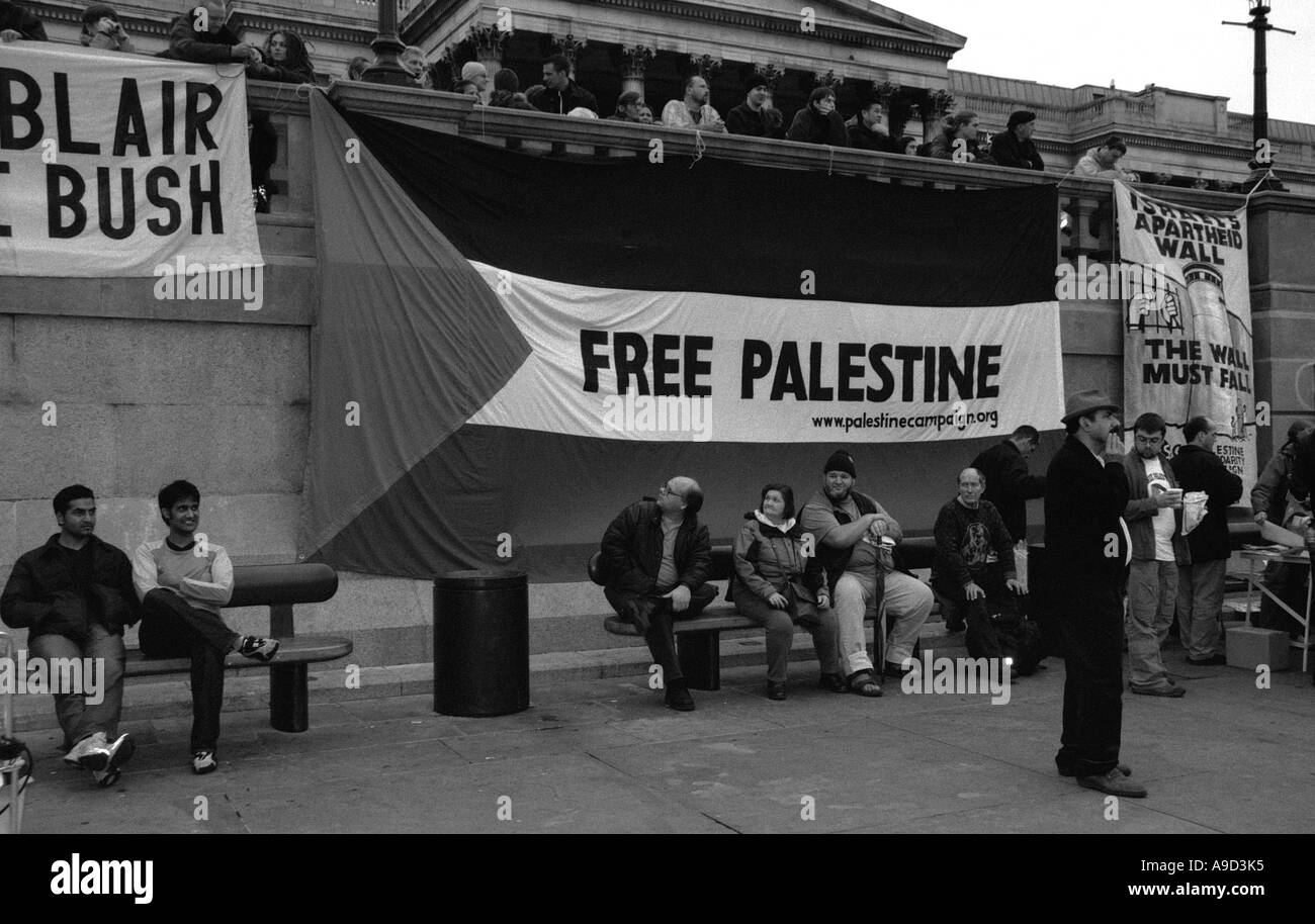 Freies Palästina Anti-Irak-Krieg-Demonstration in Trafalgar Square London England Großbritannien Europa Stockfoto