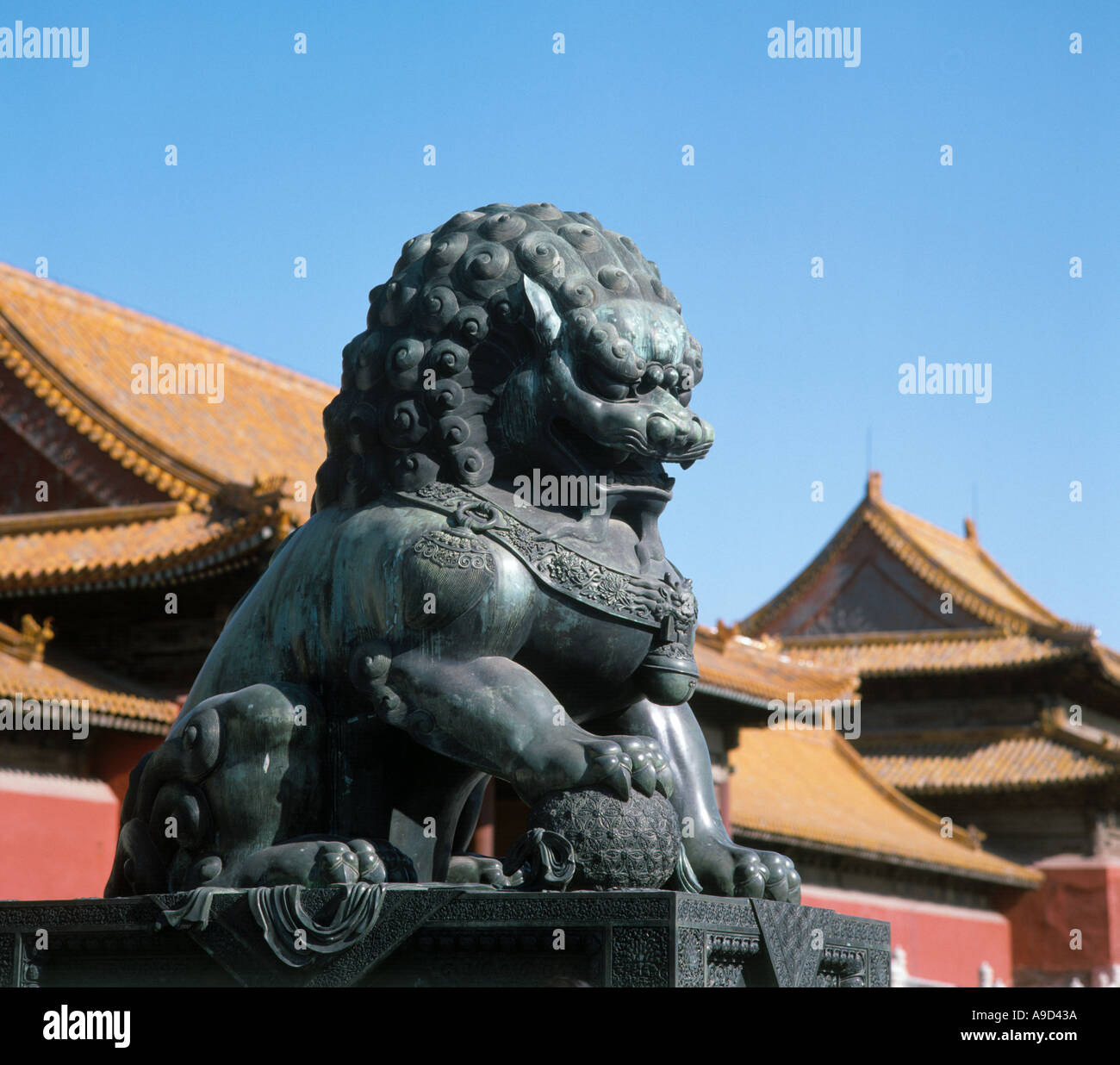 Statue eines bronzenen Löwen, Imperial Palace, Verbotene Stadt, Peking, China Stockfoto