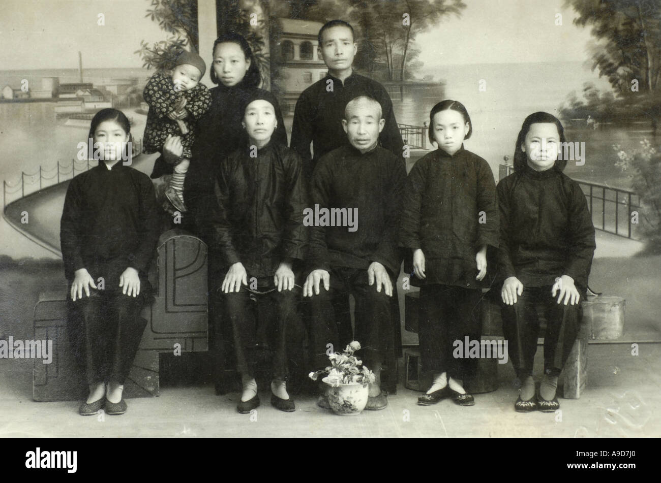 Ein Familienporträt genommen in der Nähe von der Gründung der Volksrepublik China im Jahr 1949 in Jiangxi Provinz, China. Stockfoto