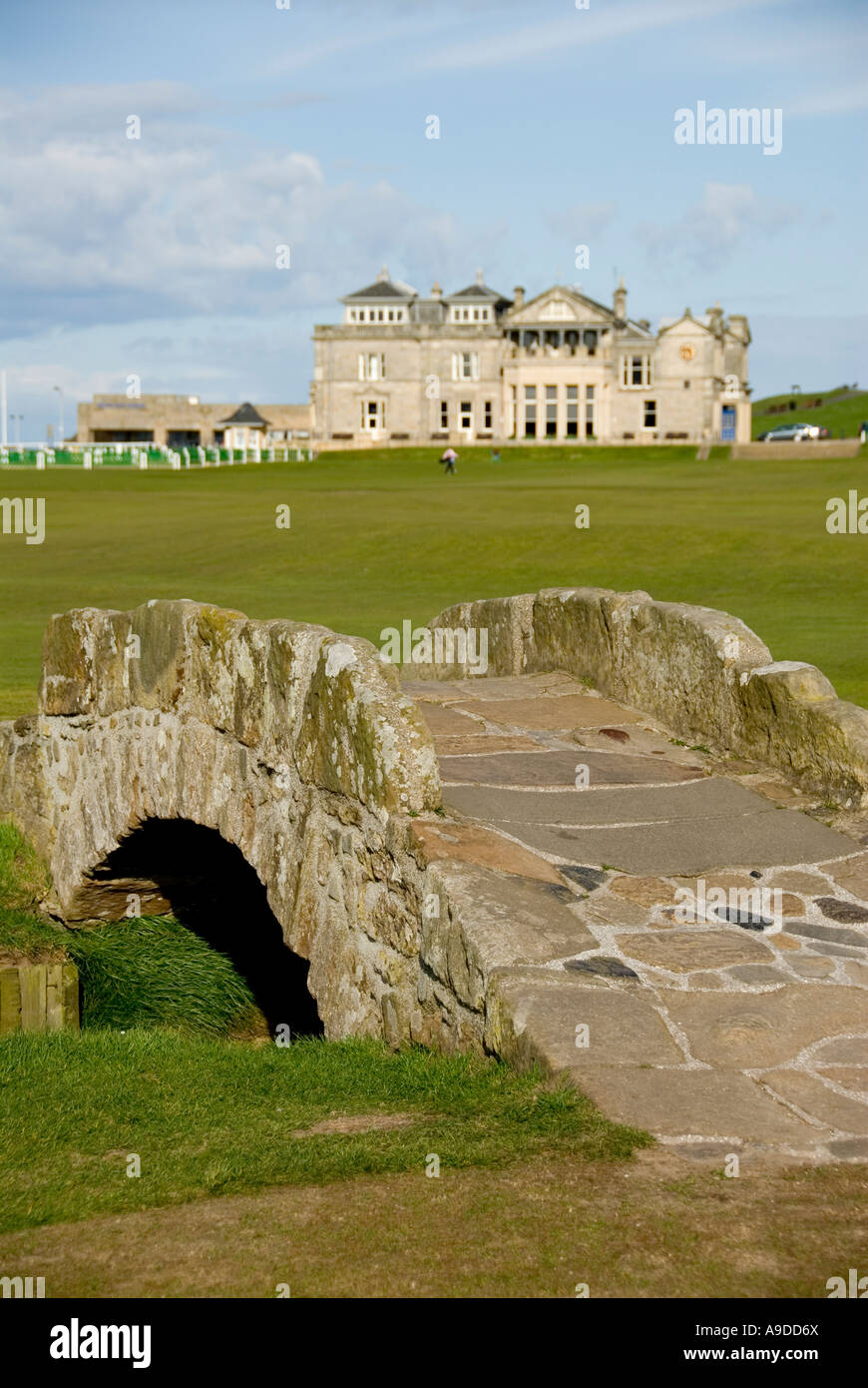 Berühmte Swilken Burn-Brücke des Old Course in St. Andrews Golfplatz in Fife Schottland Stockfoto