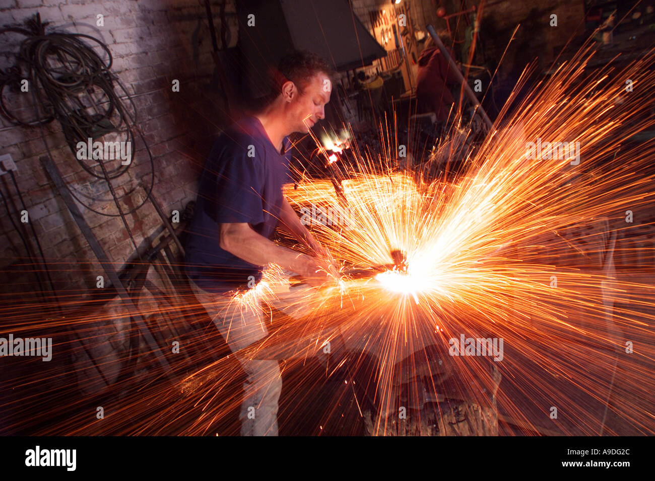 Schmied bei der Arbeit in Dorset, England. Stockfoto