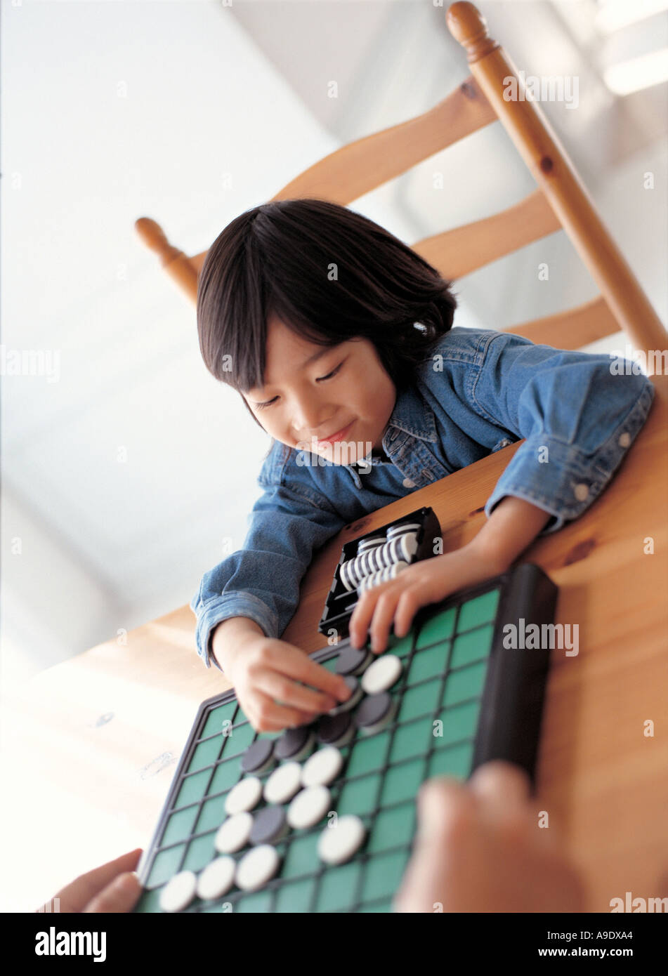 Junge im Haus Stockfoto