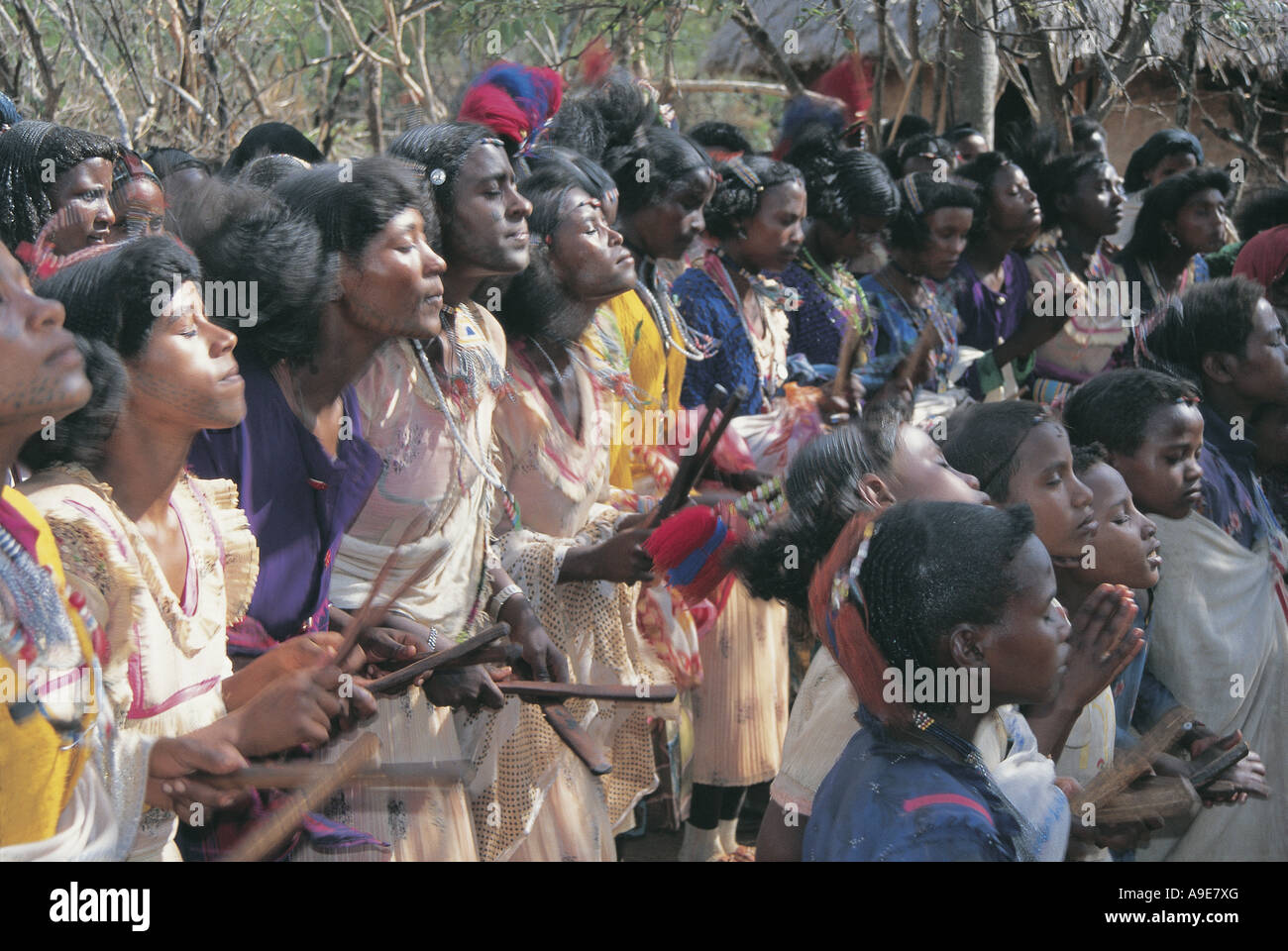 Fruchtbarkeit Tanz Mädchen treffen jungen Lake Langano Äthiopien Stockfoto
