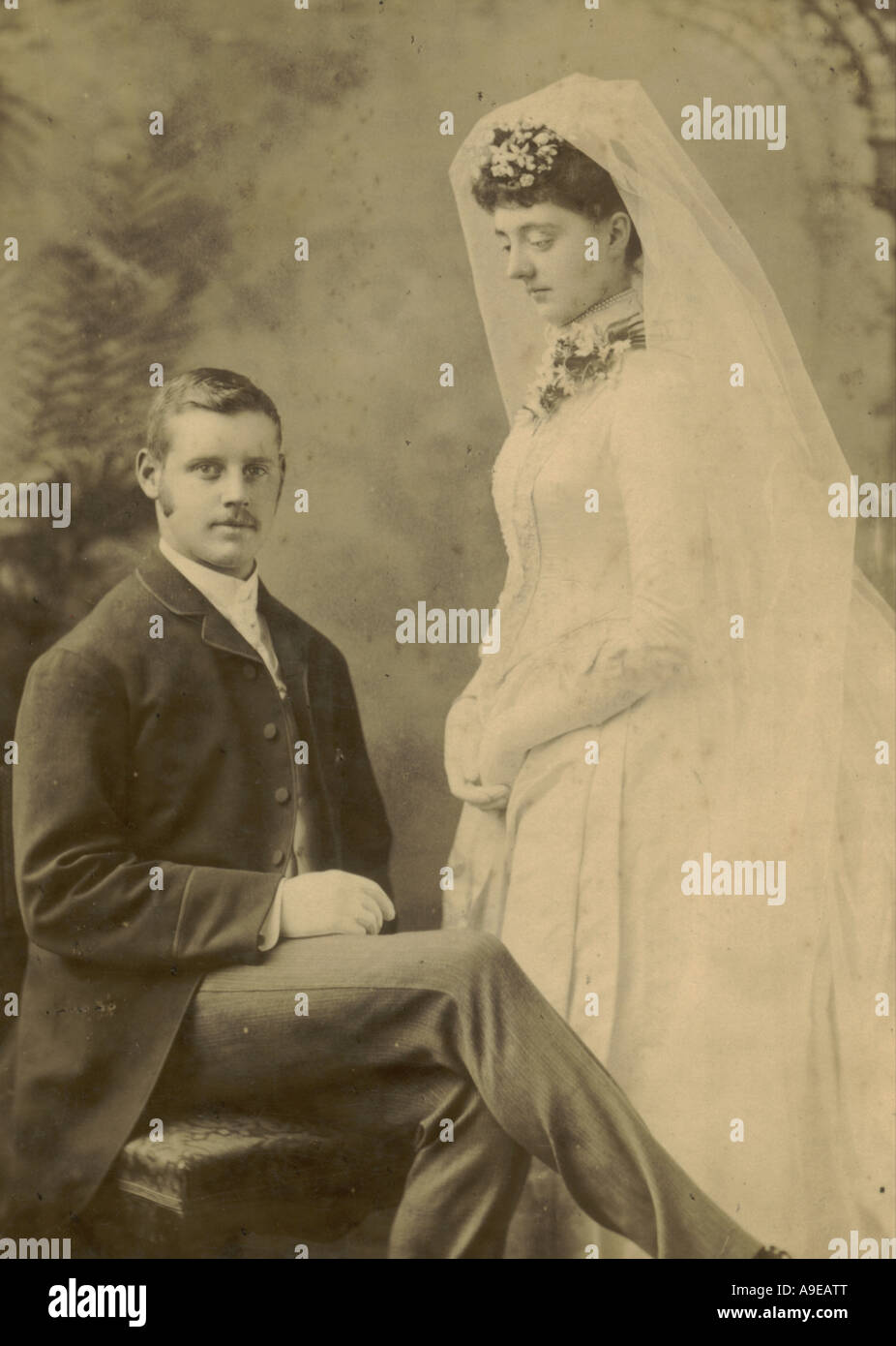 Kabinett Hochzeitsfoto von Braut und Bräutigam ca. 1895 Stockfoto