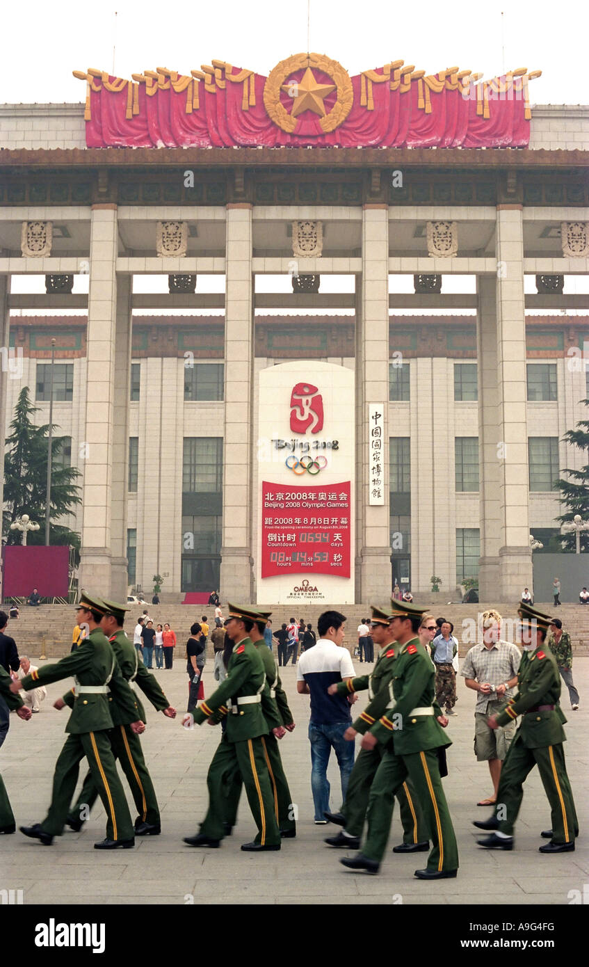 CHN-China-Peking-Countdown-Uhr für die Olympischen Spiele 2008 vor dem nationalen Museum am Platz des himmlischen Friedens Stockfoto