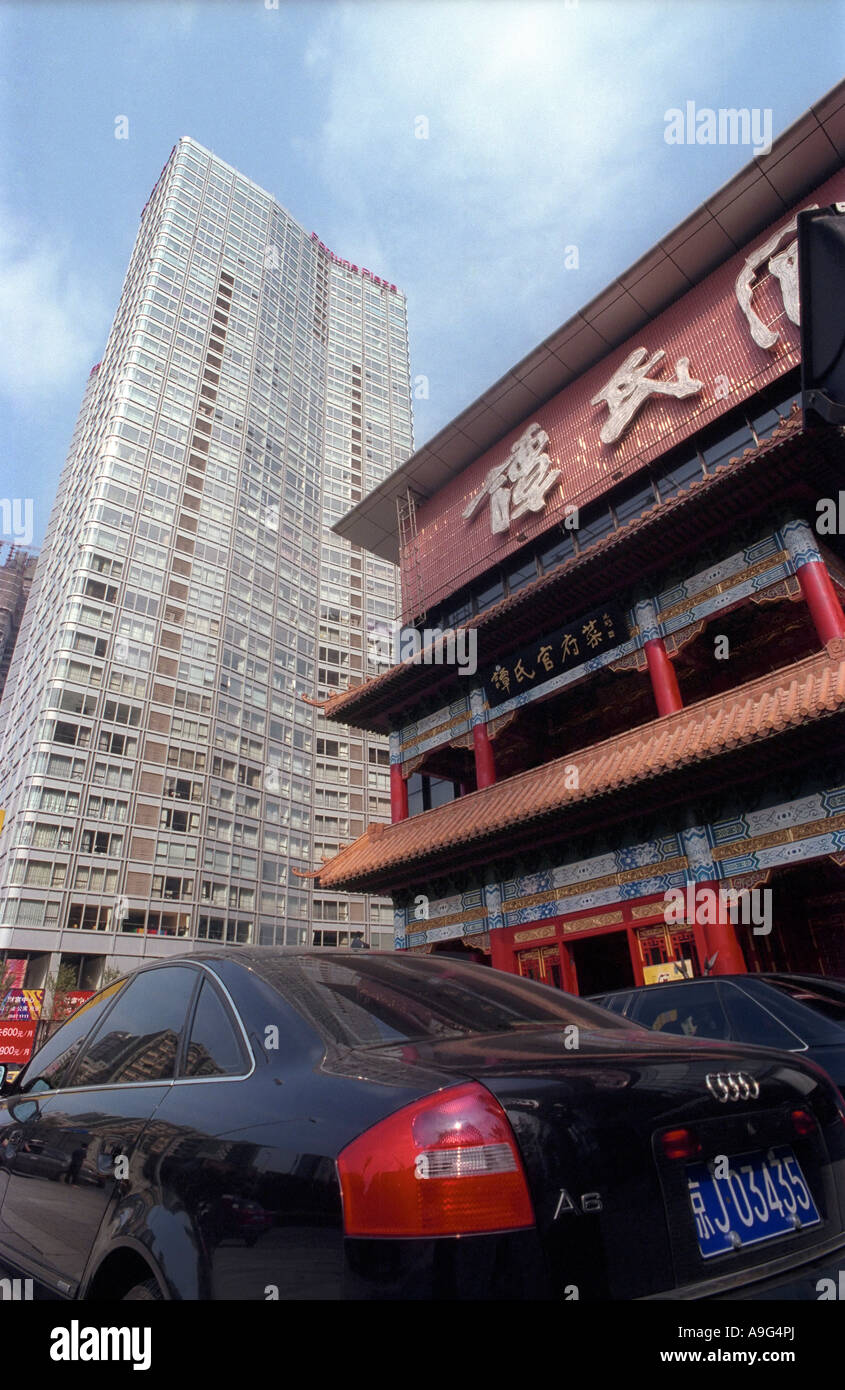 CHN-China-Peking-Audi vor einem Haus gebaut im chinesischen Stil im Stadtteil Chaoyang Stockfoto