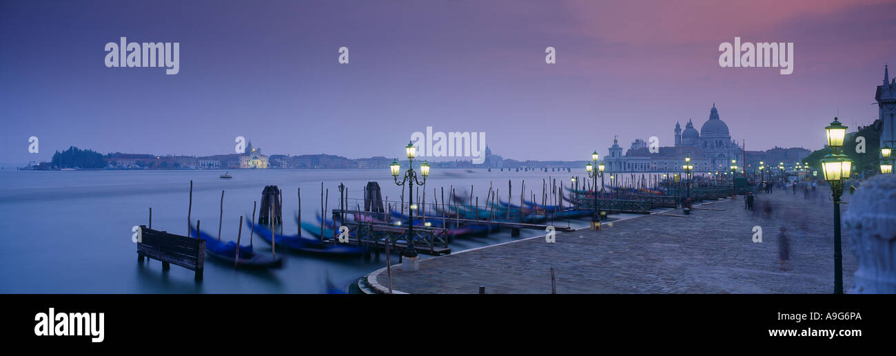 Riva Degli Schiavoni und Santa Maria Della Salute Venedig Italien Stockfoto