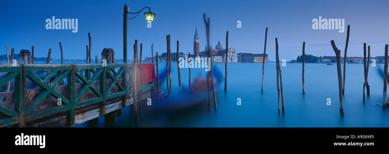 Gondeln auf San Marco und San Giorgio Maggiore Venedig Italien Stockfoto