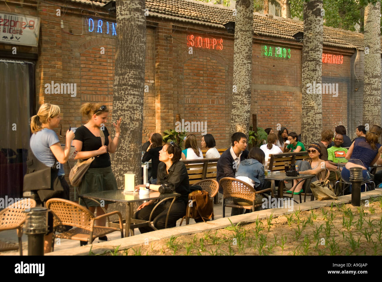 Café im Freien bei Factory 798 Dashanzi Art District Beijing Stockfoto