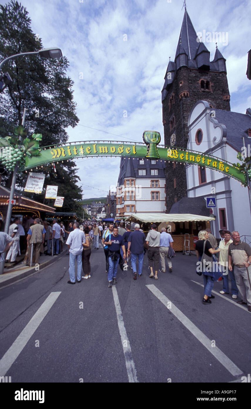 Weinfest, Straßenfest in Bernkastel-Kues, Deutschland, Rheinland-Pfalz, Bernkastel-Kues. Stockfoto