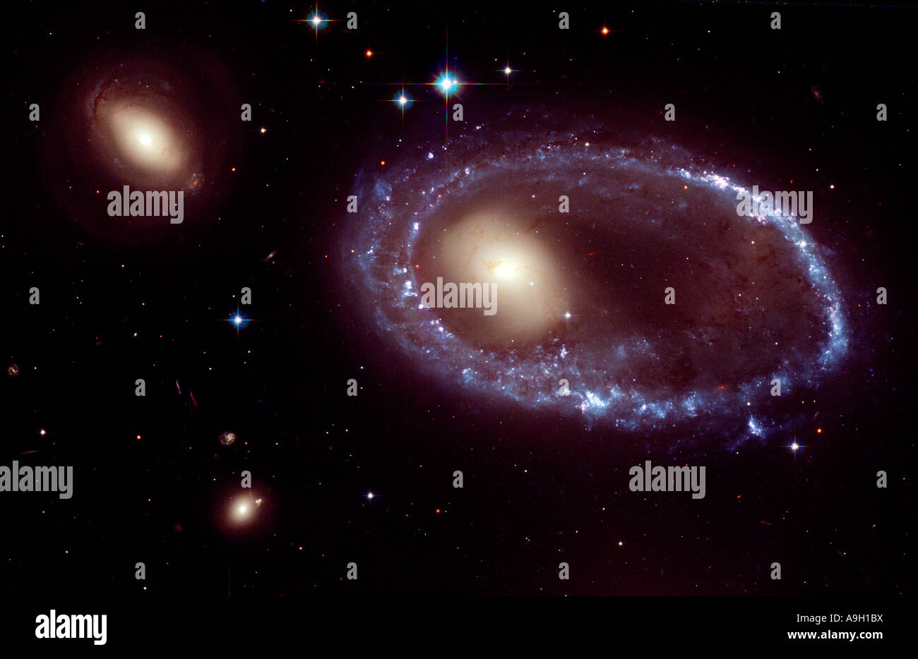 Blaue Sterne Ring Kern der Galaxie AM 0644-741 vom Hubble-Weltraumteleskop Stockfoto