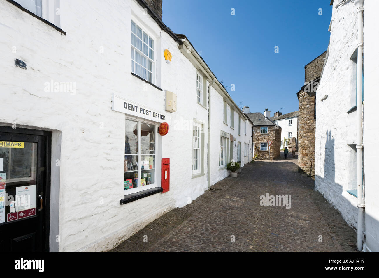 Post Office und Main Street, Dent, Dentdale, Yorkshire Dales National Park, North Yorkshire, England, UK Stockfoto