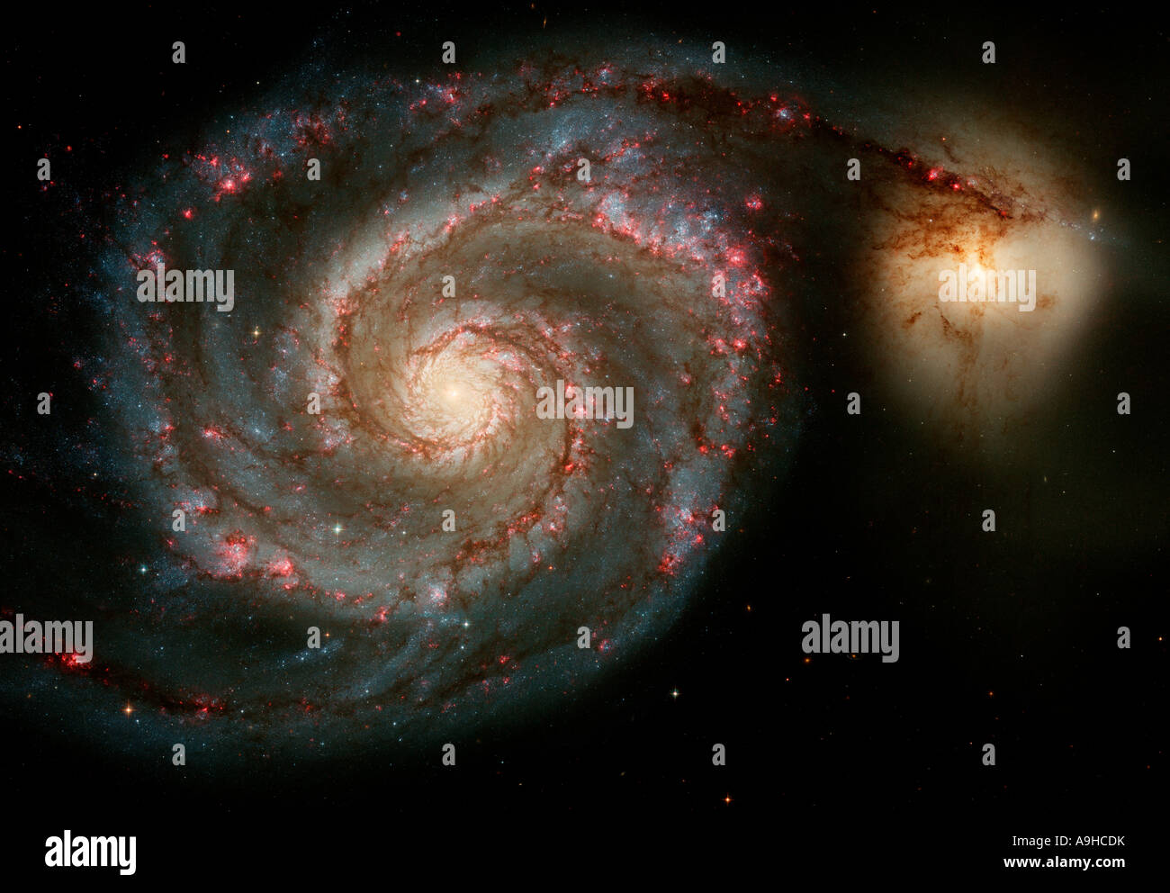 Die Whirlpool-Galaxie M51 und Begleiter Galaxie vom Hubble-Weltraumteleskop Stockfoto Die Whirlpool-Galaxie M51 und Begleiter Galaxie vom Hubble-Weltraumteleskop Stockfoto